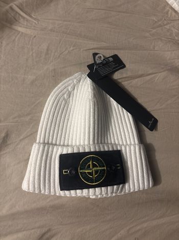 Bonnet  blanc stone Island neuf avec étiquette