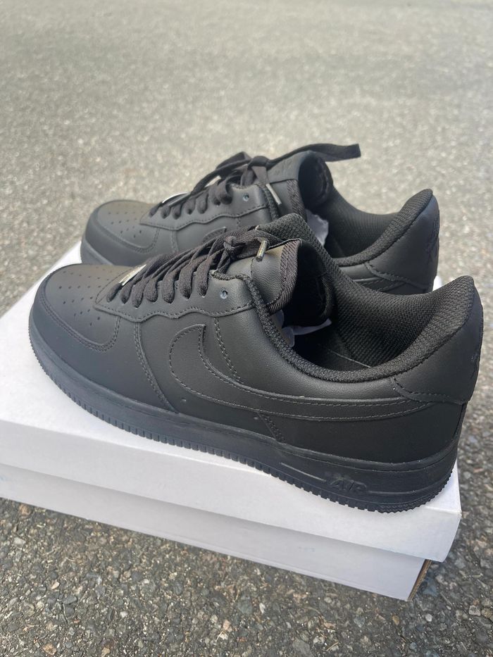 Nike Air Force 1 triple black taille:37.5