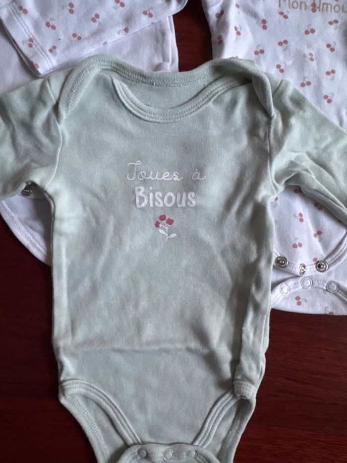 Lot bodies Mes petits cailloux 6mois - photo numéro 2