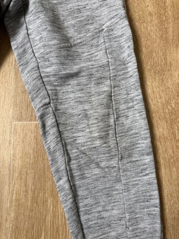 🎀 Jogging gris en bon état 8 ans fille - photo numéro 2