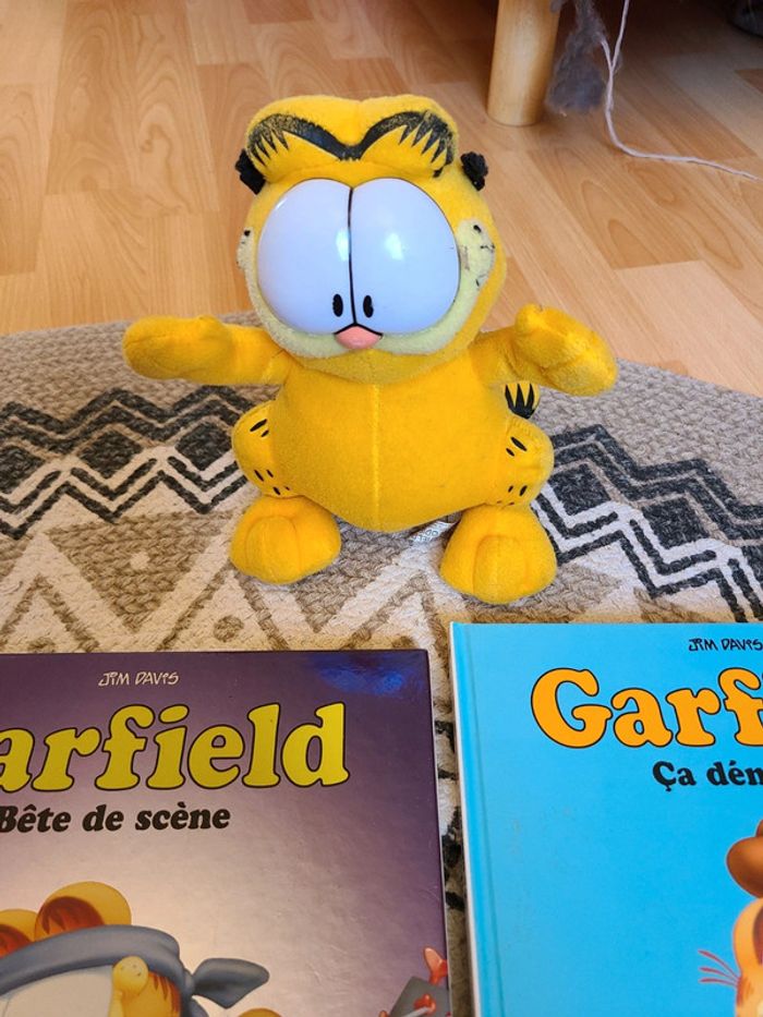 Lot bd + peluche Garfield - photo numéro 4