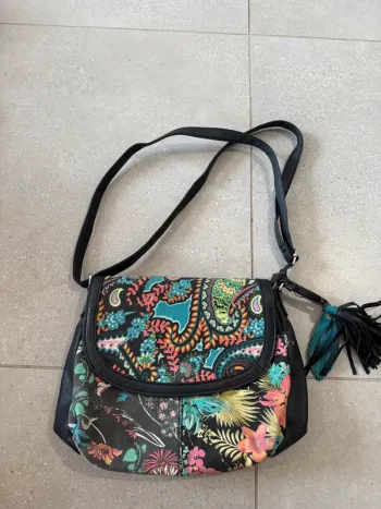 Sac à bandoulière multicolore, il y a des marques d'usures, 28*20cm