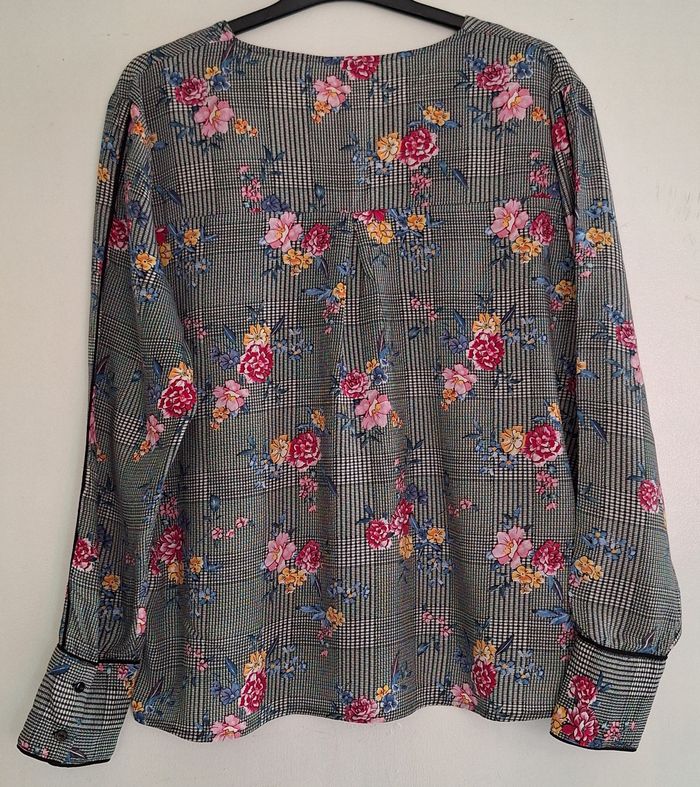 Élégante blouse fleurie à manches longues avec col en V - photo numéro 4