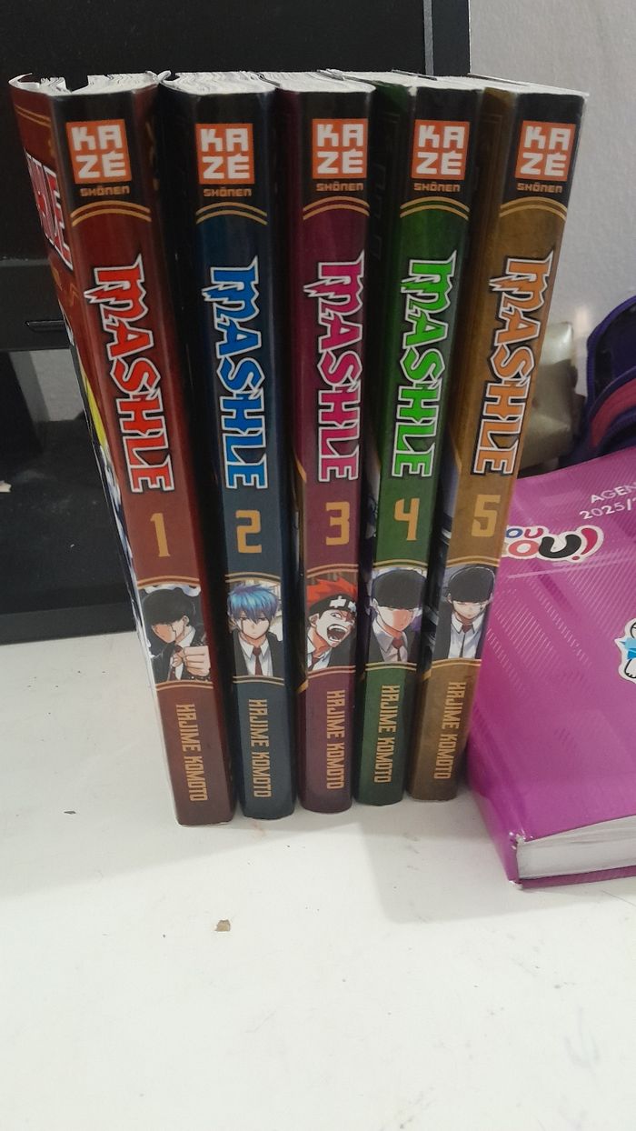 Livres MASHLE 1,2,3,4,5 - photo numéro 2
