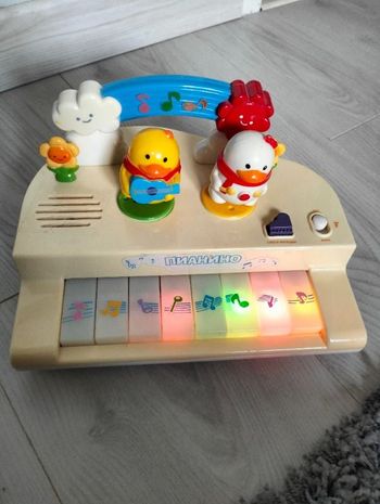 Piano musical et lumineux.