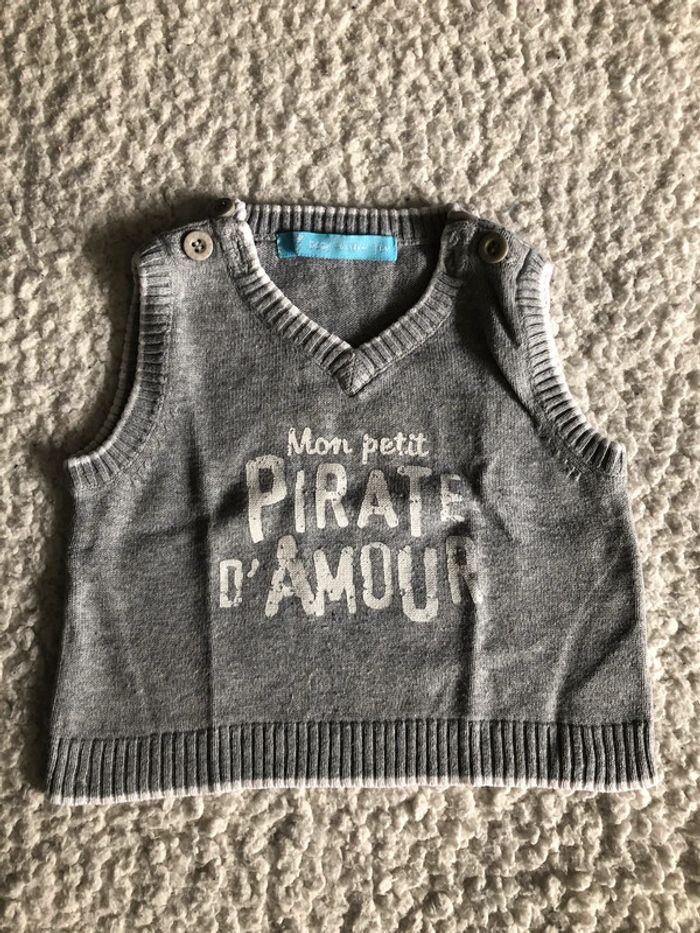 Pull sans manches gris 6 mois Gemo pirate d’amour