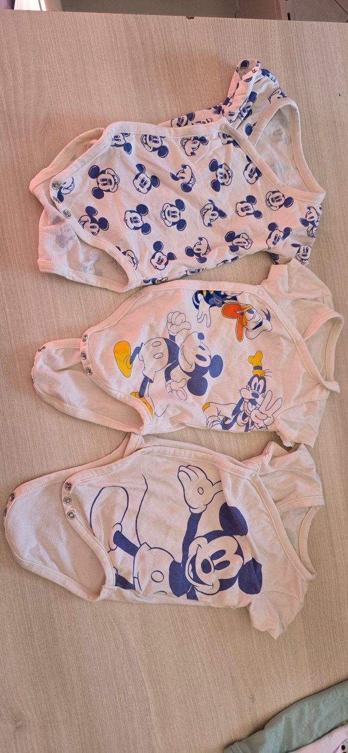 Bodies manches courtes 3 mois