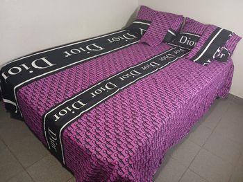 Drap de lit avec 4 taies d'oreiller