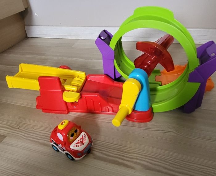 Tut tut bolide looping