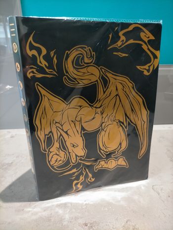 Classeur pokémon brillant 540 empl 