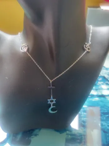 Collier acier symbole religieux