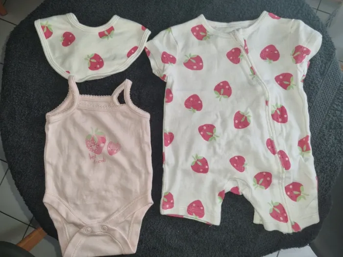 Ensemble barboteuse - body et bavoir taille 0-1 mois