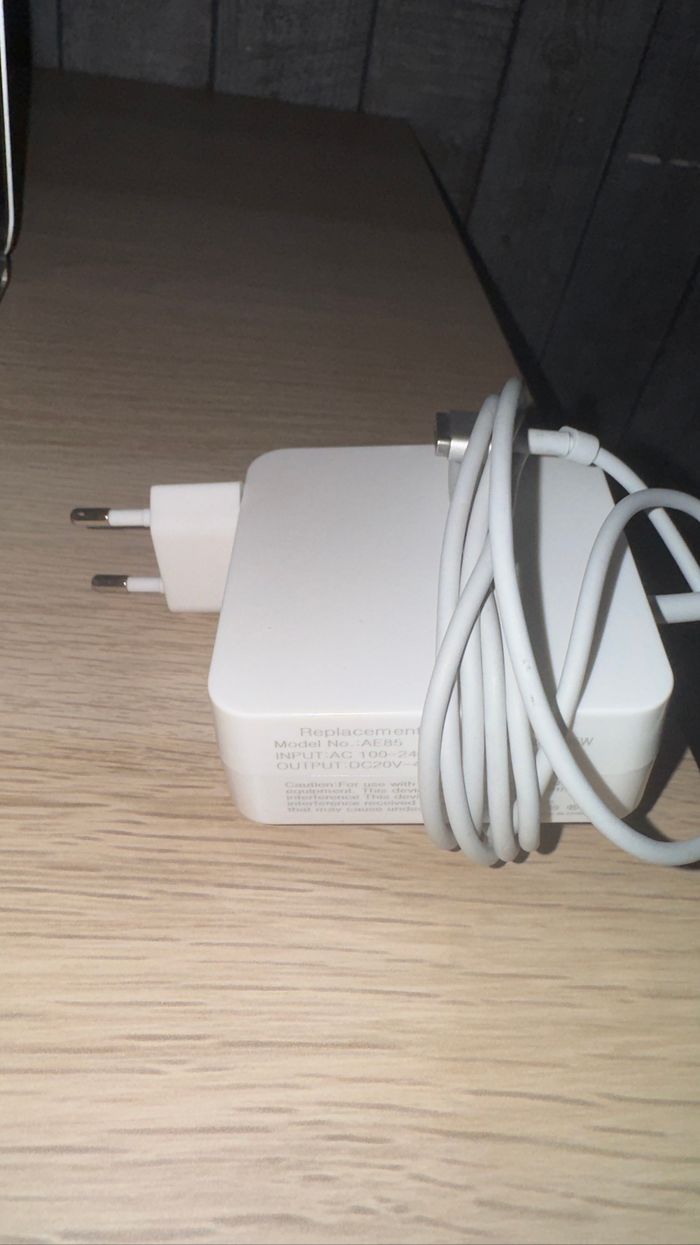 Apple MacBook Pro avec écran Retina MJLQ2LL/A - Mi-2015 - Core i7 2.2 GHz 16 Go RAM 256 Go SSD Argen - photo numéro 7