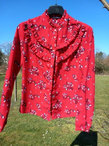 Chemisier rouge fleur kiabi taille 36