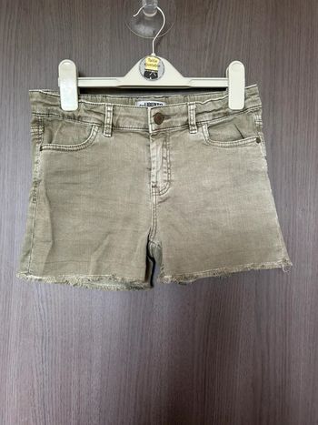 Short fille