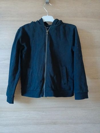 13. Sweat zippé à capuche Kiabi 8ans 126-131