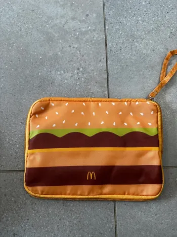 Pochette mcdo,très bon état, 22x16cm