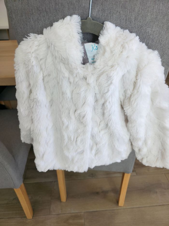 Veste blanche en faux poils