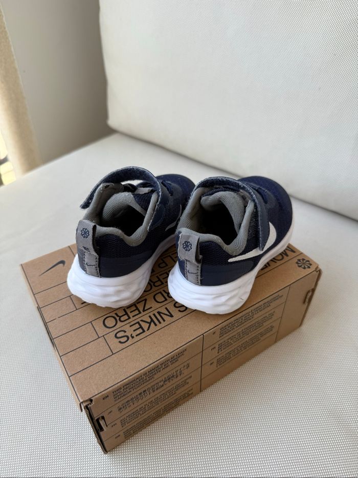 Basket Nike bleu marine - photo numéro 4