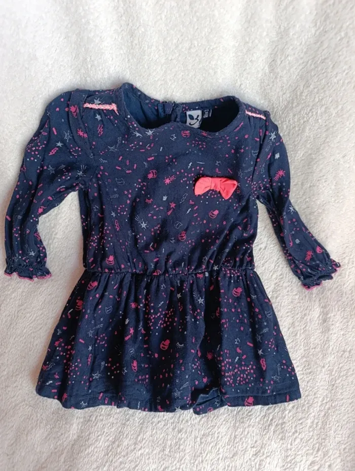 Robe manches longues 3/6 mois , trois pommes