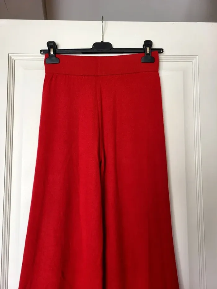 Pantalon rouge évasé en maille douce Mango - photo numéro 2
