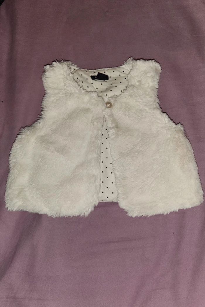 Petit gilet fourrure sans manches taille 3 mois