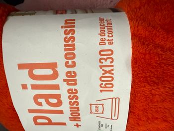 Plaid avec coussin orange