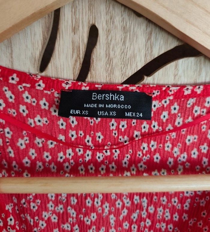 Top court fleuri rouge et blanc - Effet taille smockée et lien à nouer - Taille XS Bershka - photo numéro 8
