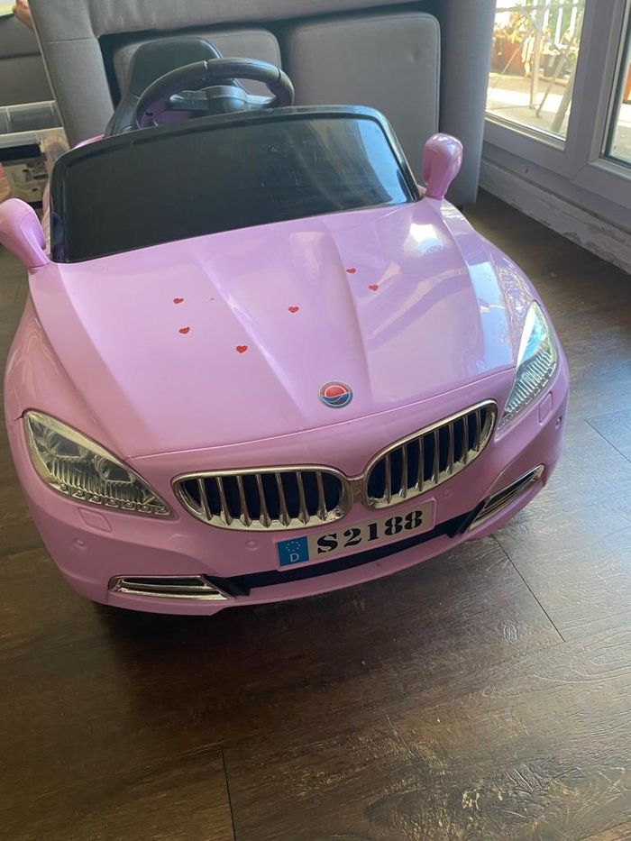 Voiture rose - photo numéro 3
