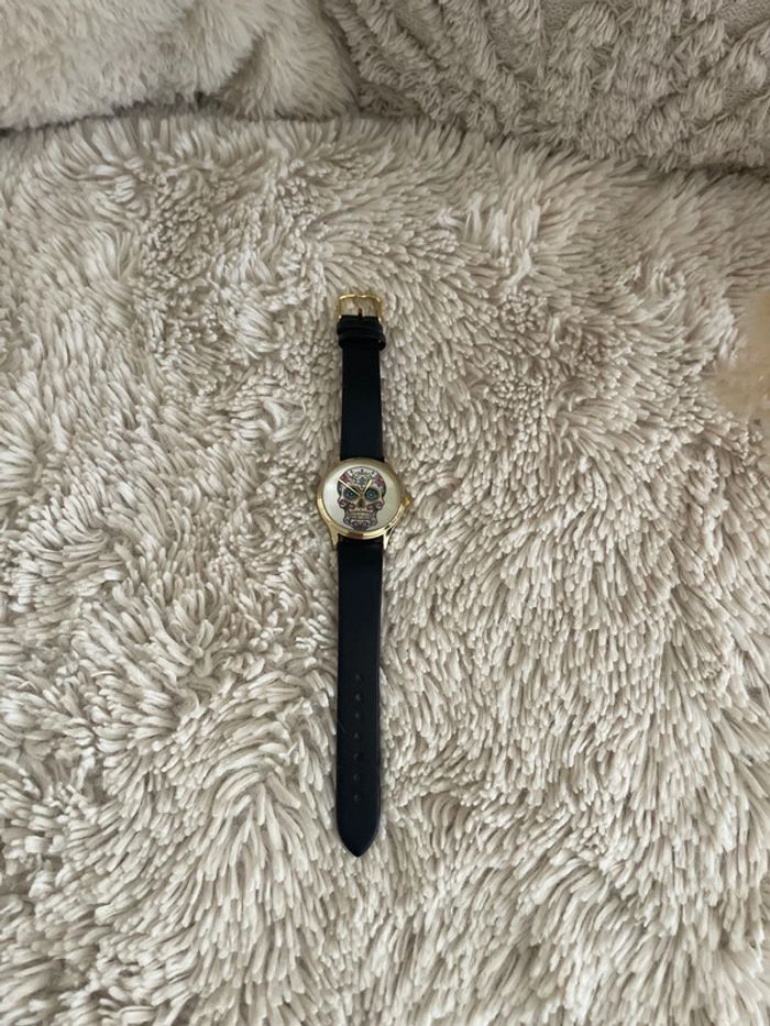 Montre tête de mort