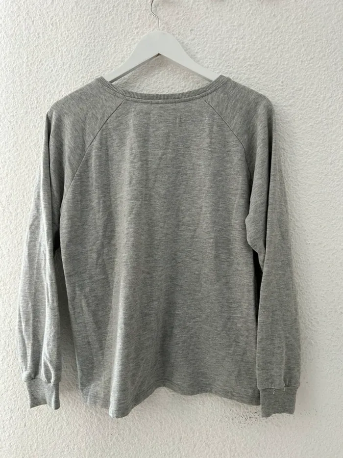 Pull gris à inscription - photo numéro 4