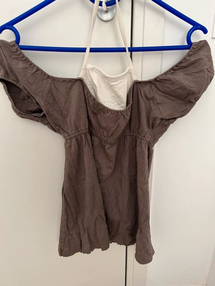 Haut épaule dénudée