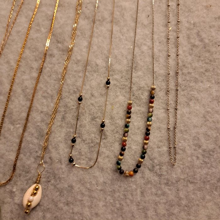 Lot colliers doré tout en finesse - photo numéro 3