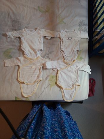 Lot bodies 1 mois