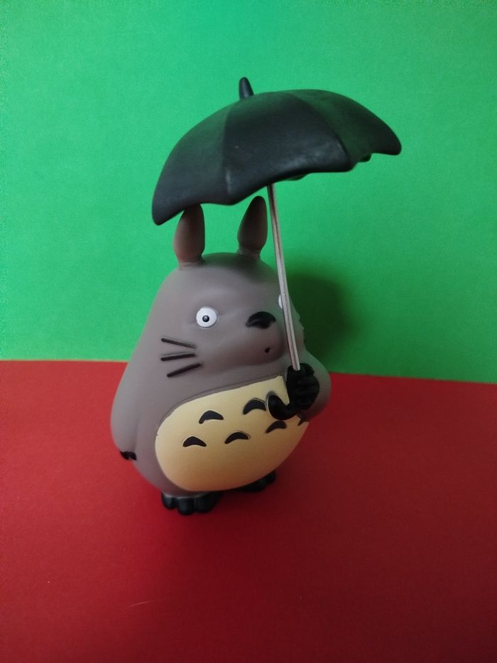 Figurine Totoro sous son parapluie - photo numéro 2