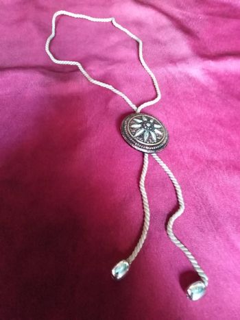 Médaillon avec son cordon