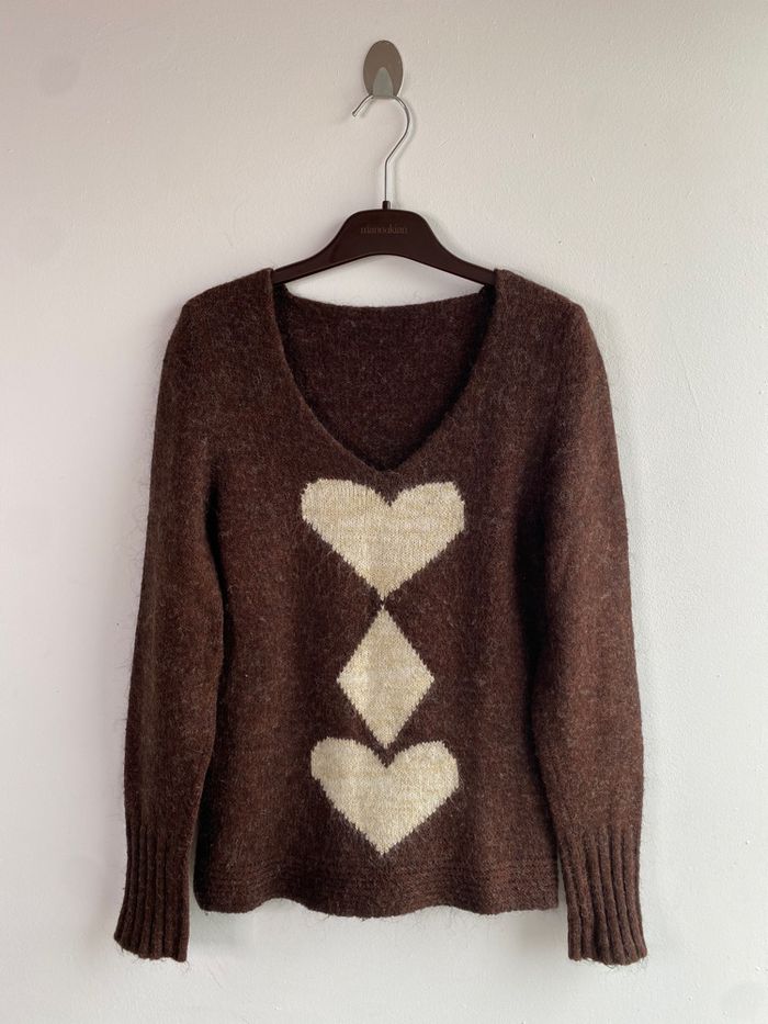 Pull en mohair marron & beige col V à motifs cœur et losange