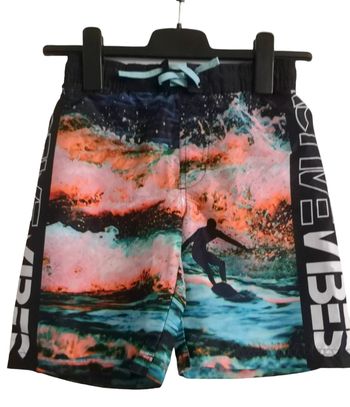 Short de bain neuf jamais porté T8/10 ans