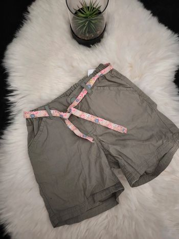 💚 Joli short Kaki en 7 ans 💚