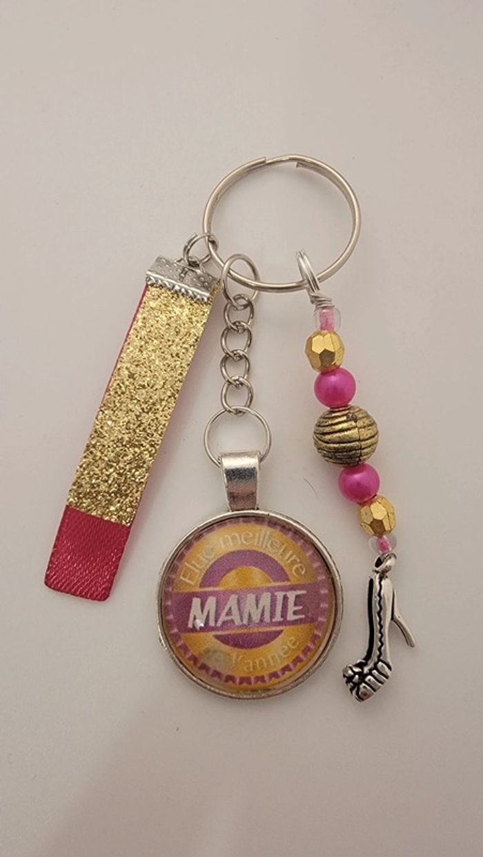 Cadeau mamie, porte clé message bijoux de sac " élue meilleure mamie de l'année "