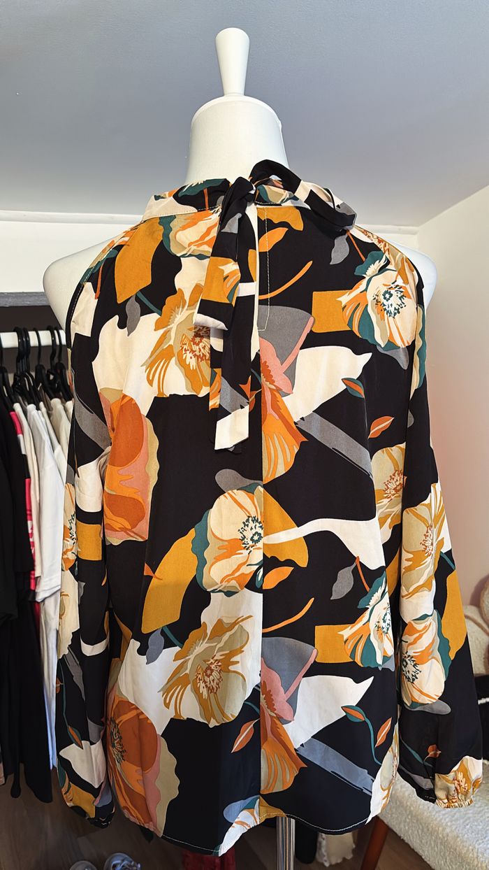 Blouse fleuries épaules dénudées Shein T40/42 - photo numéro 3