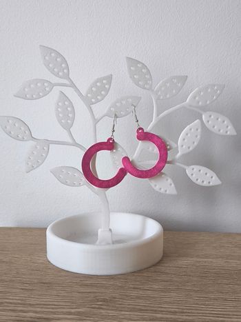 Boucles d’oreilles créoles rose – Impression 3D – peintes et vernies à la main