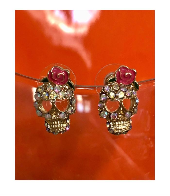 Boucle d’oreille, tête de mort avec strass.  CHIC - photo numéro 7