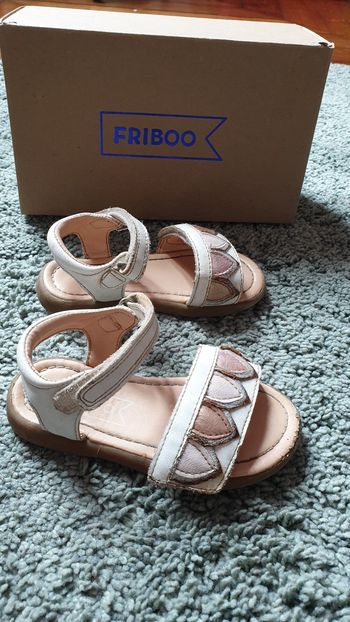 Sandales taille 23  Friboo