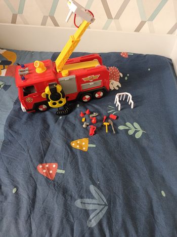 Camion "Sam Le Pompier" + accessoires.
