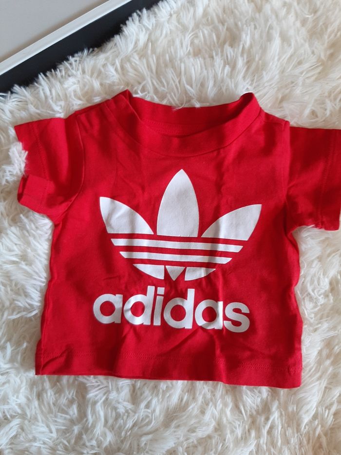 Tee-shirt rouge - photo numéro 2