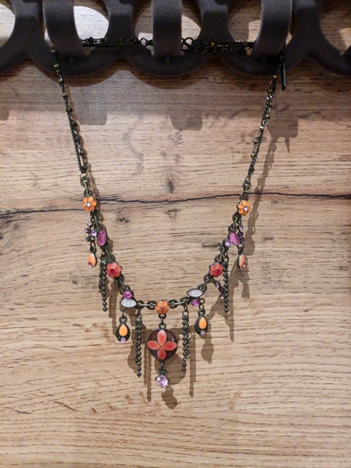Collier avec fleurs Axelle Creation