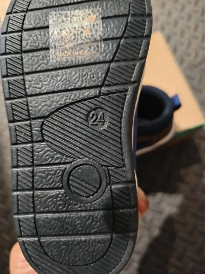 Chaussures neuves pointure 24 - photo numéro 4