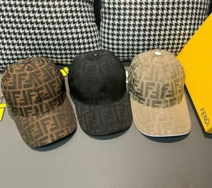 Casquette de luxe - photo numéro 3