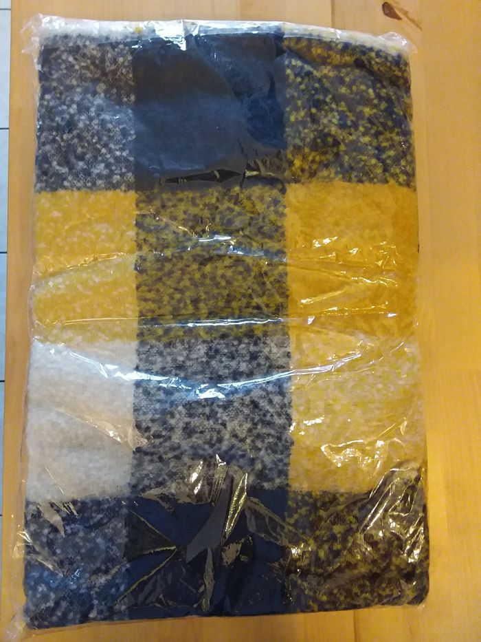 Echarpe La compagnie du foulard neuve - photo numéro 2